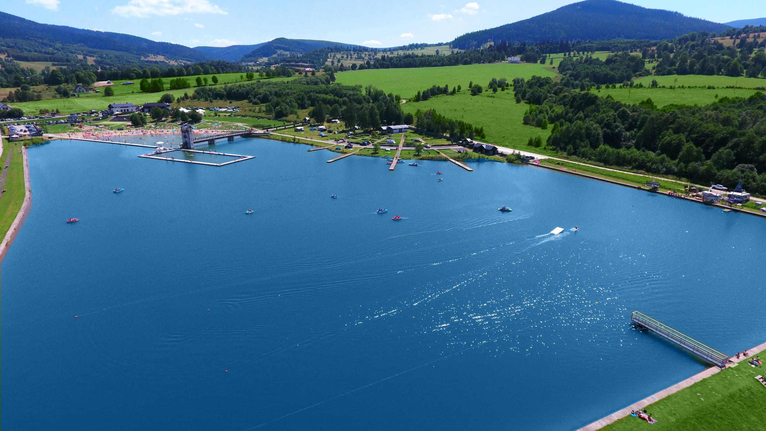 Zalew w Starej Morawie w pobliżu Czarna Góra Resort